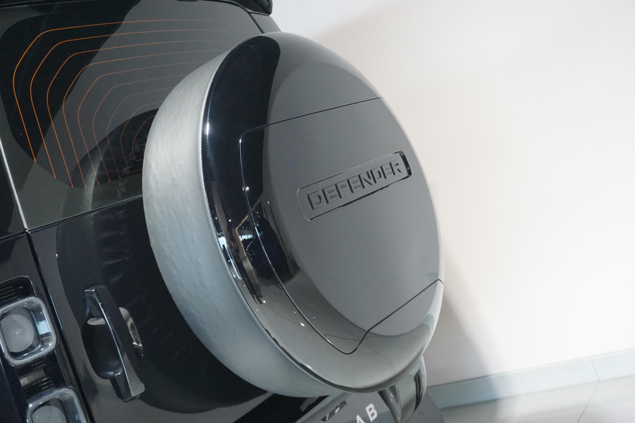 Land Rover Defender 110 3.0 D250 MHEV SE SUV 5dr Diesel Auto 4WD Euro 6 (s/s) (250 ps)